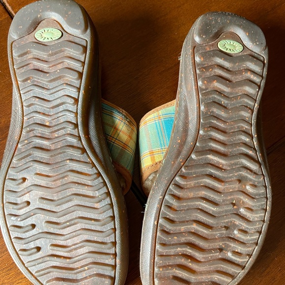 Ugg sandles - Picture 4 of 4